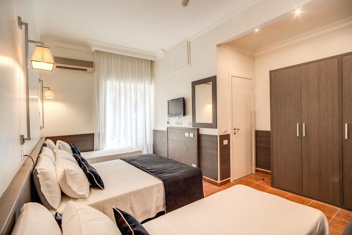 Room 4 of 30
