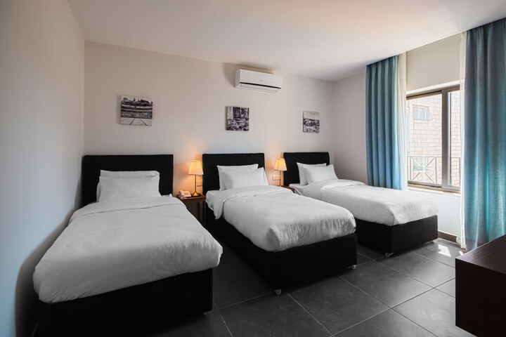 Room 8 of 34