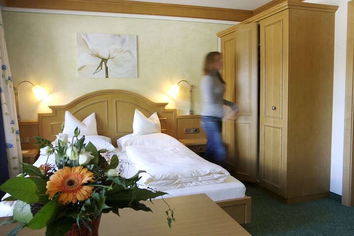 Room 3 of 112