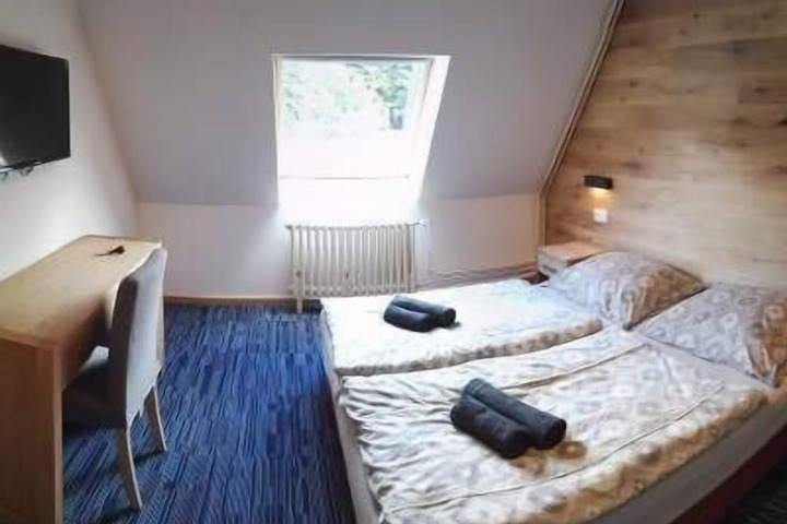 Room 6 of 43