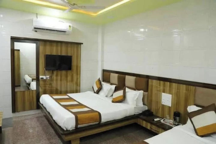 Room 10 of 20