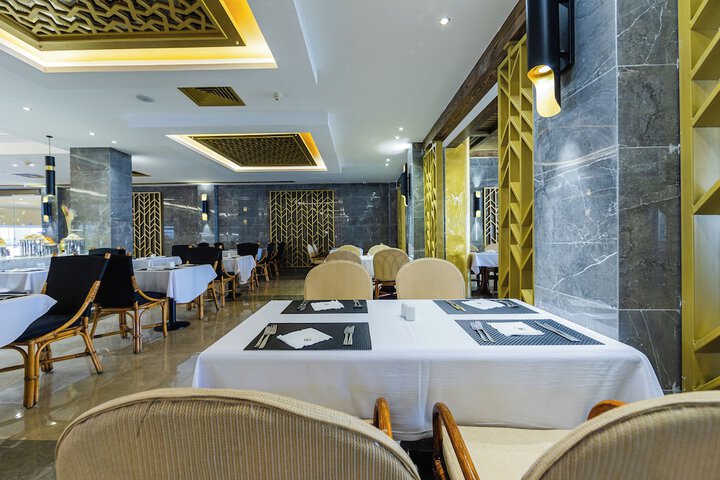 Dining 38 of 86