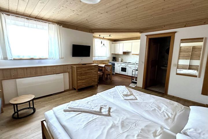 Room 4 of 51