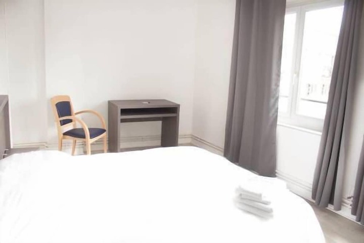 Room 8 of 34