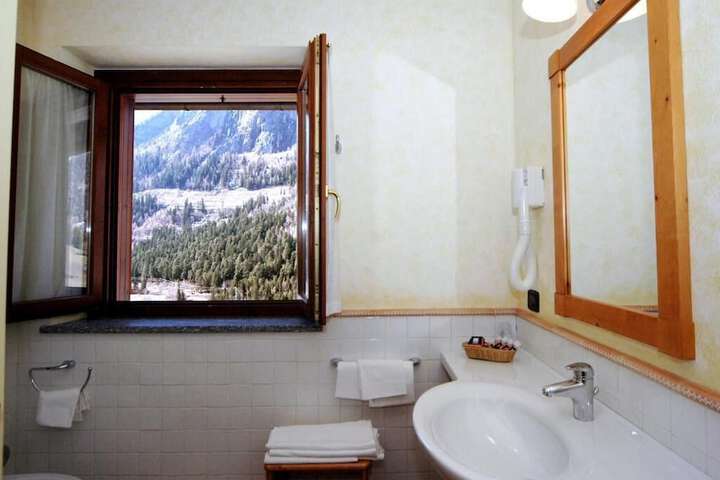 Room 20 of 38