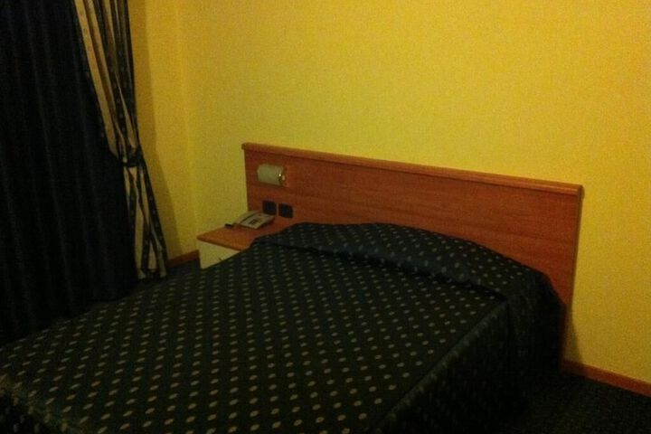 Room 8 of 60