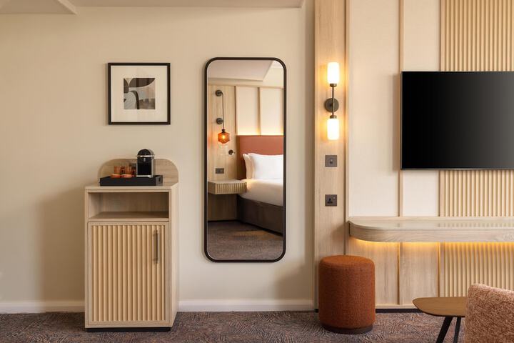 Room 32 of 148
