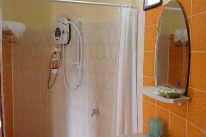 Room 4 of 9