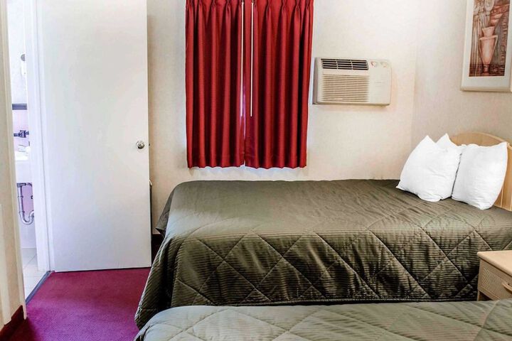 2 Double Beds (13 of 17)