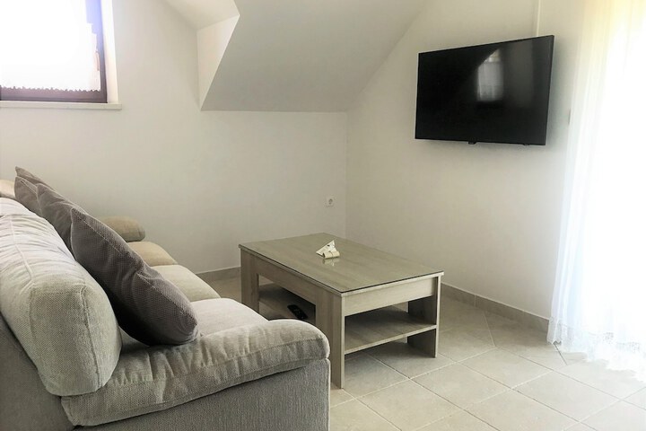 Room 28 of 53