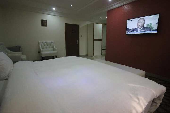 Room 7 of 17
