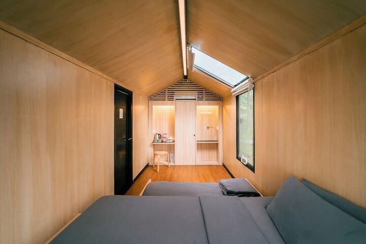 Room 13 of 42