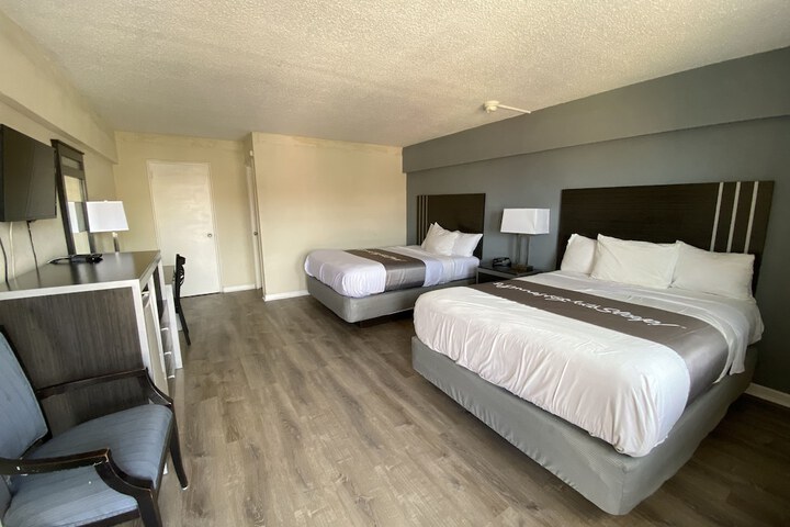 2 Queen Beds (5 of 41)