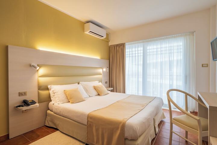 Room 32 of 97