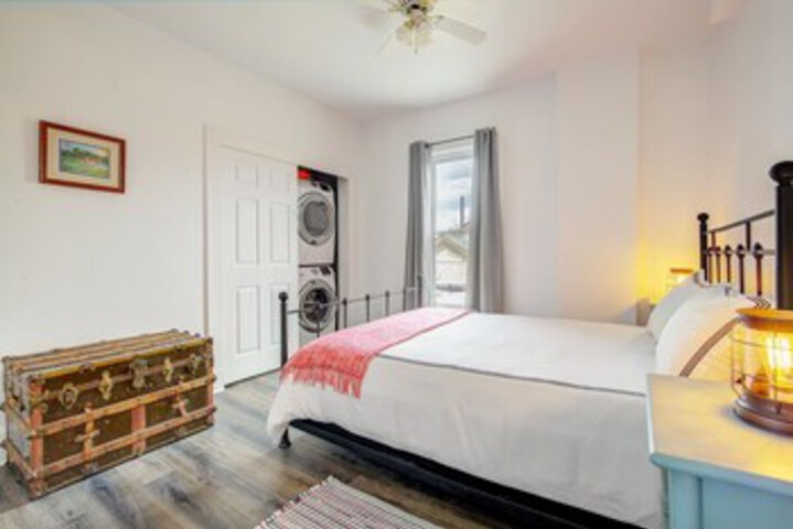 Room 93 of 109