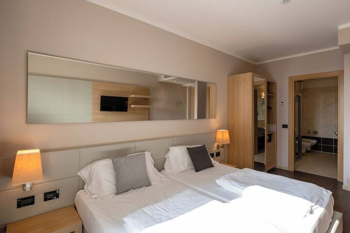 Room 40 of 176