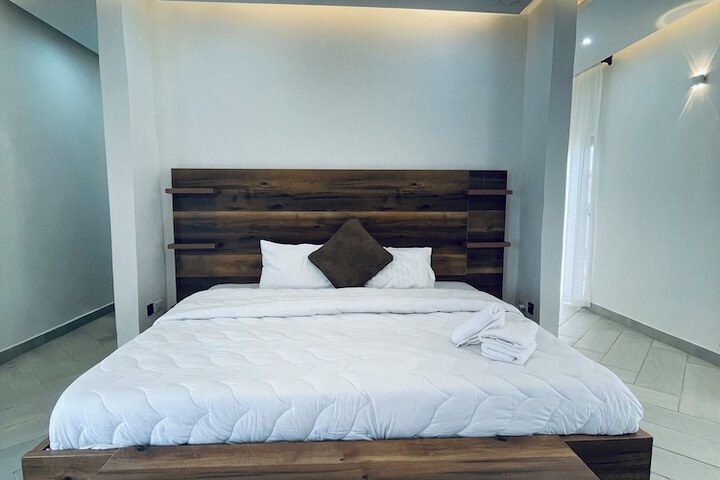 Room 21 of 166