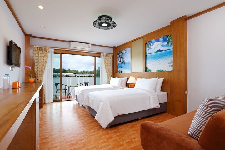 Room 15 of 112