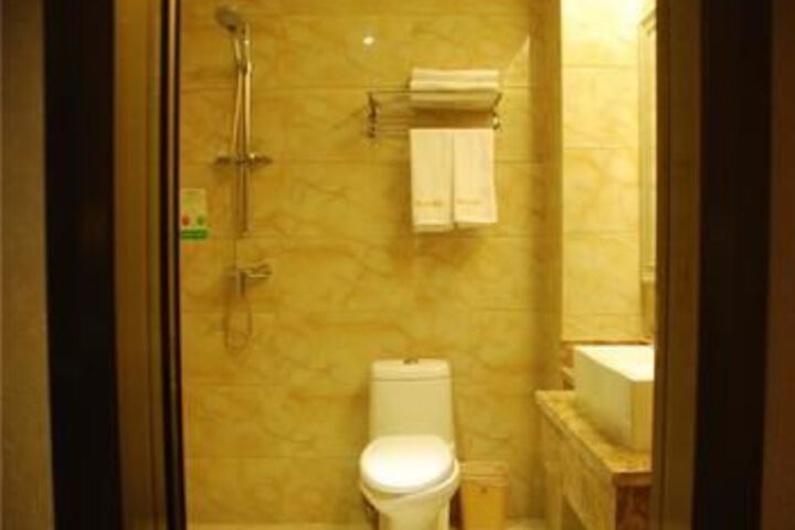 Room 4 of 18