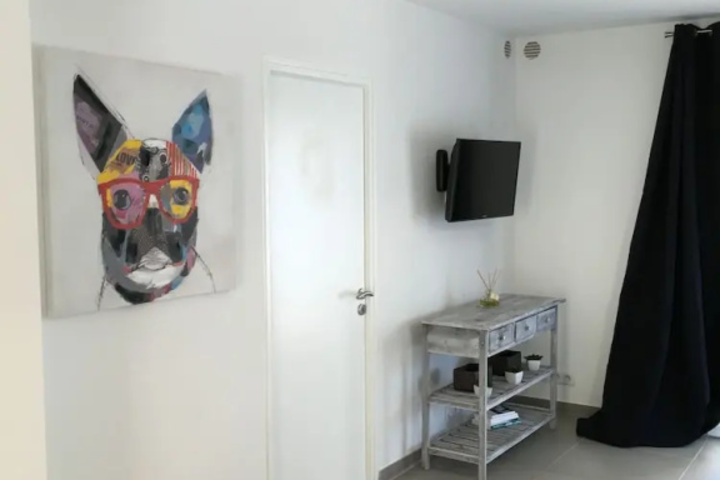 Room 4 of 10