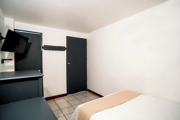 Room 19 of 38