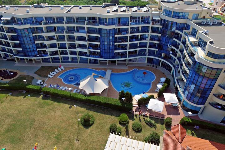 Hotel Pool