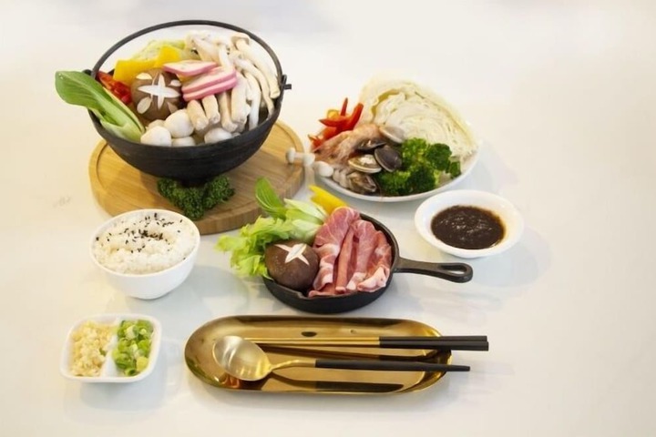 Dining 34 of 47