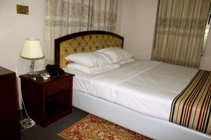 Room 5 of 6