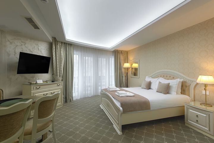 Room 12 of 103
