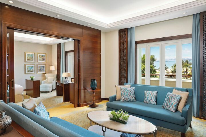 Room 42 of 190