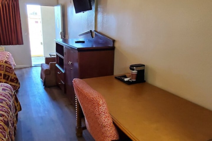 2 Queen Beds (9 of 22)