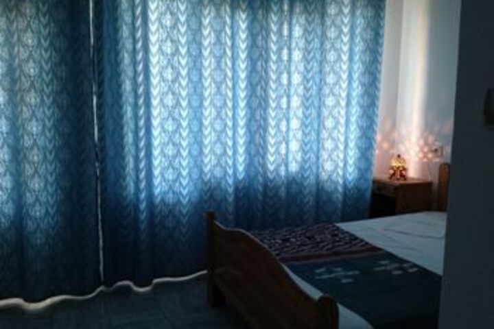 Room 6 of 16