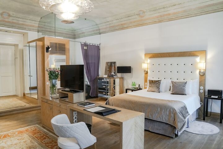 Room 5 of 70