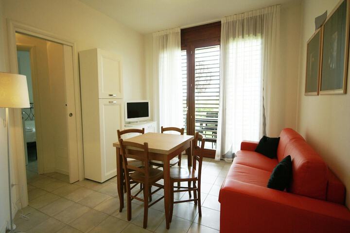 Room 4 of 34