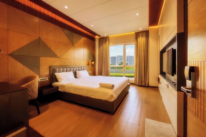 Room 9 of 12