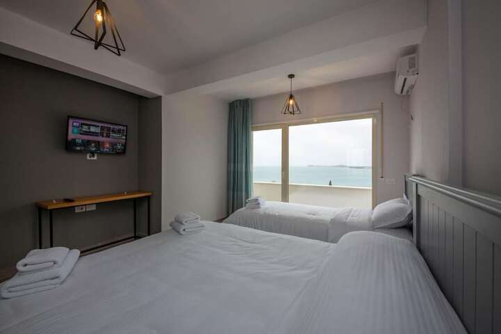 Room 4 of 15
