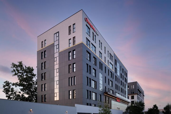 Exterior of Hampton by Hilton Targu Mures