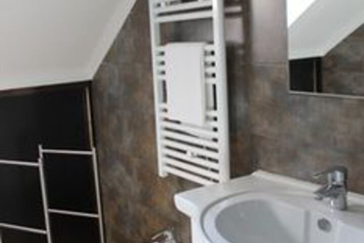 Room 4 of 60