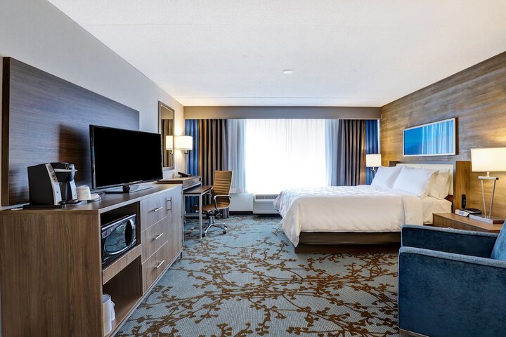 Premium King Bed (4 of 11)