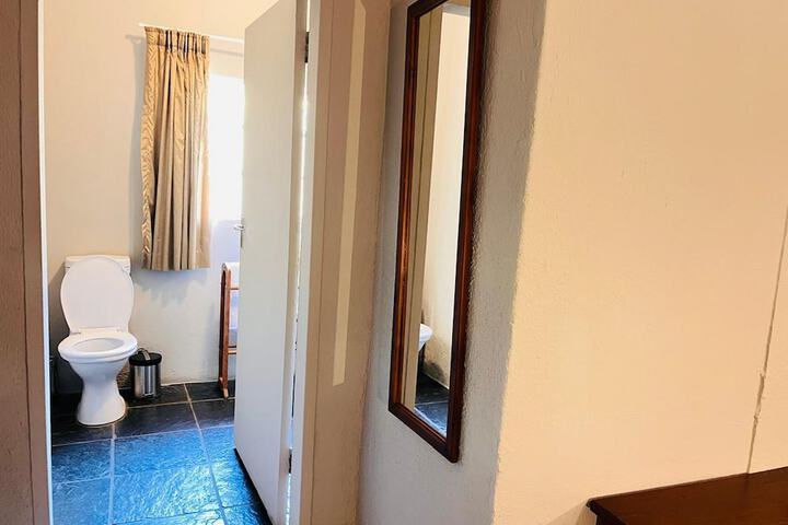 Room 163 of 275