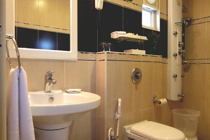 Room 13 of 22