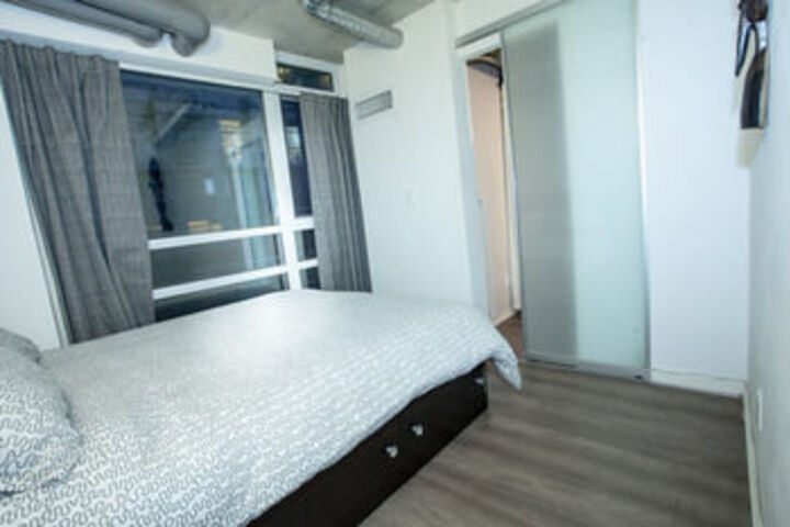 Room 8 of 16