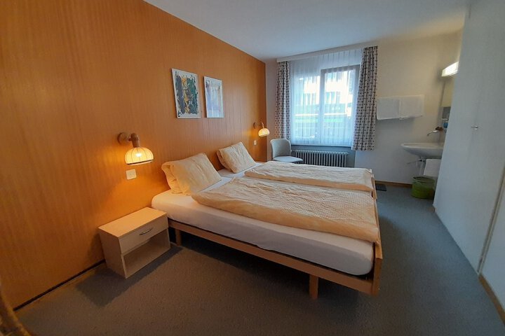 Room 25 of 76