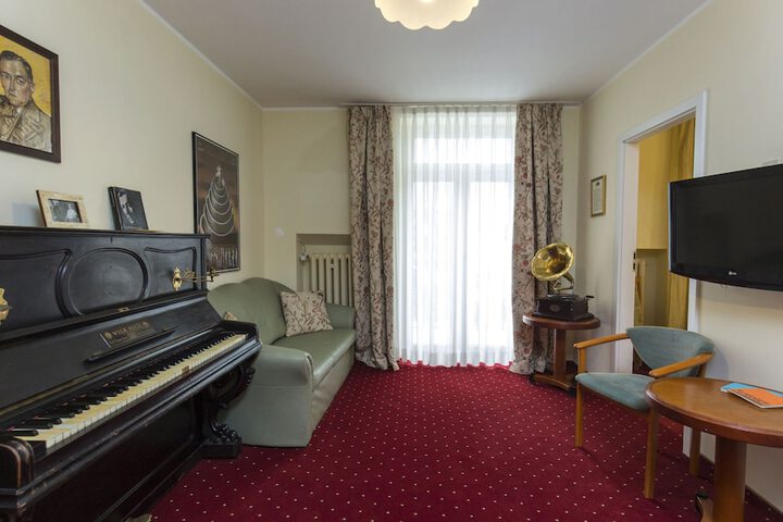 Room 21 of 40