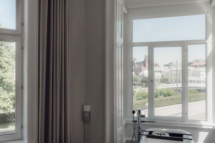 Room 121 of 203