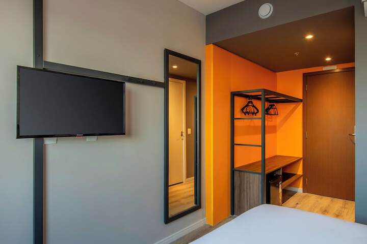 Room 9 of 47