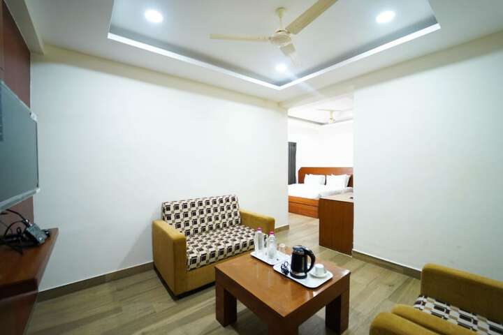 Room 13 of 27