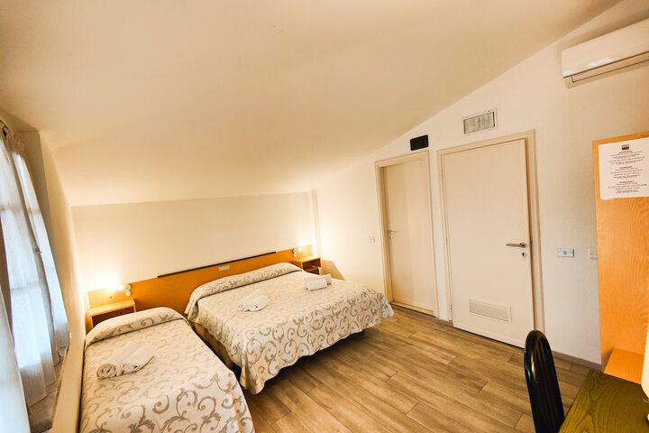 Room 19 of 40