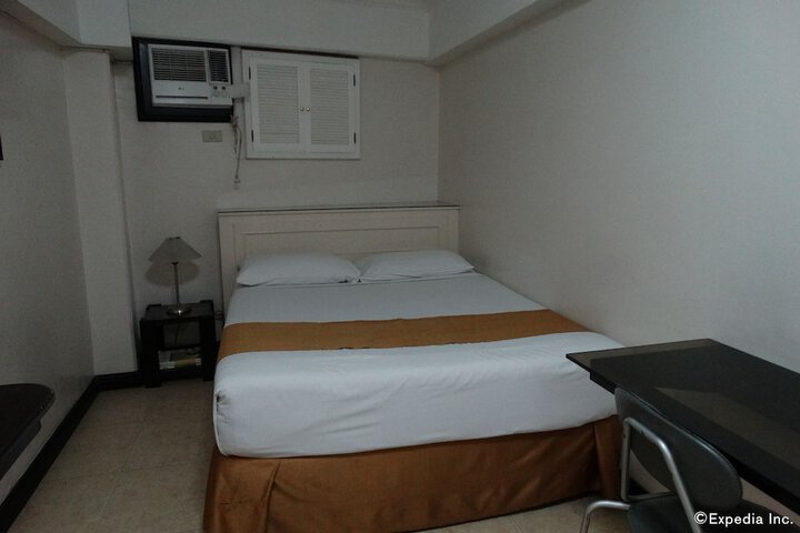 Room 8 of 28