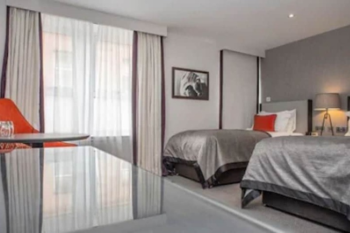 Room 33 of 110